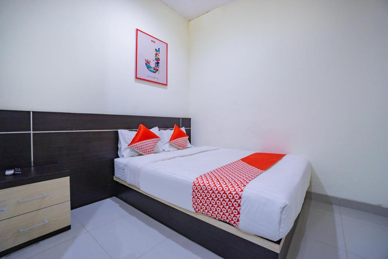 Hotel Oyo 2357 Syariah Grand Raudhah Giacarta Esterno foto