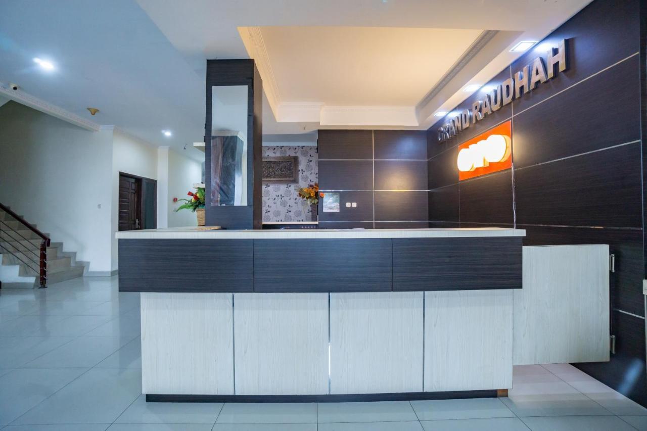 Hotel Oyo 2357 Syariah Grand Raudhah Giacarta Esterno foto