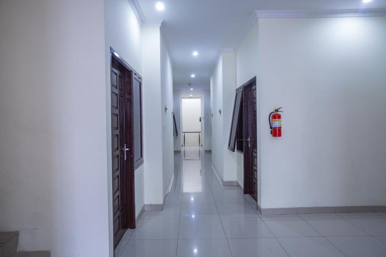 Hotel Oyo 2357 Syariah Grand Raudhah Giacarta Esterno foto