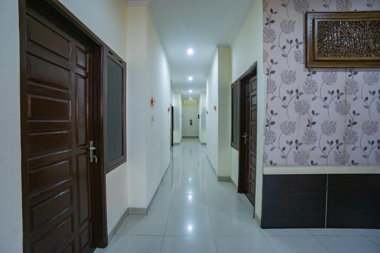 Hotel Oyo 2357 Syariah Grand Raudhah Giacarta Esterno foto