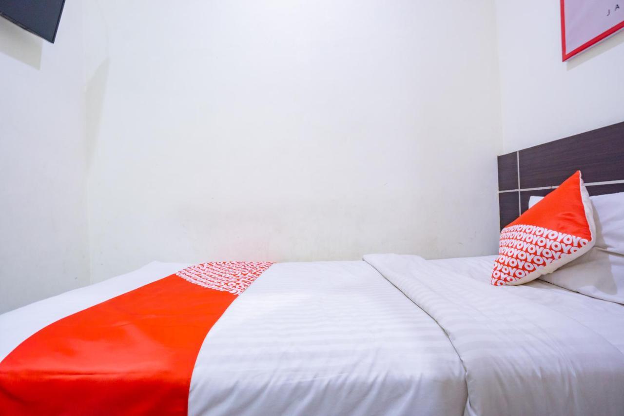 Hotel Oyo 2357 Syariah Grand Raudhah Giacarta Esterno foto