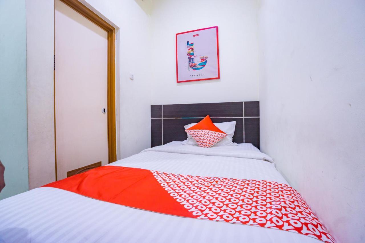 Hotel Oyo 2357 Syariah Grand Raudhah Giacarta Esterno foto