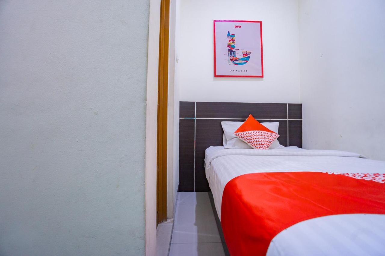 Hotel Oyo 2357 Syariah Grand Raudhah Giacarta Esterno foto