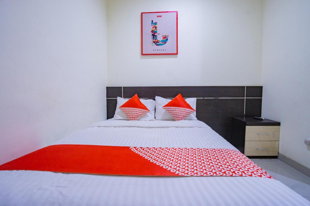 Hotel Oyo 2357 Syariah Grand Raudhah Giacarta Esterno foto