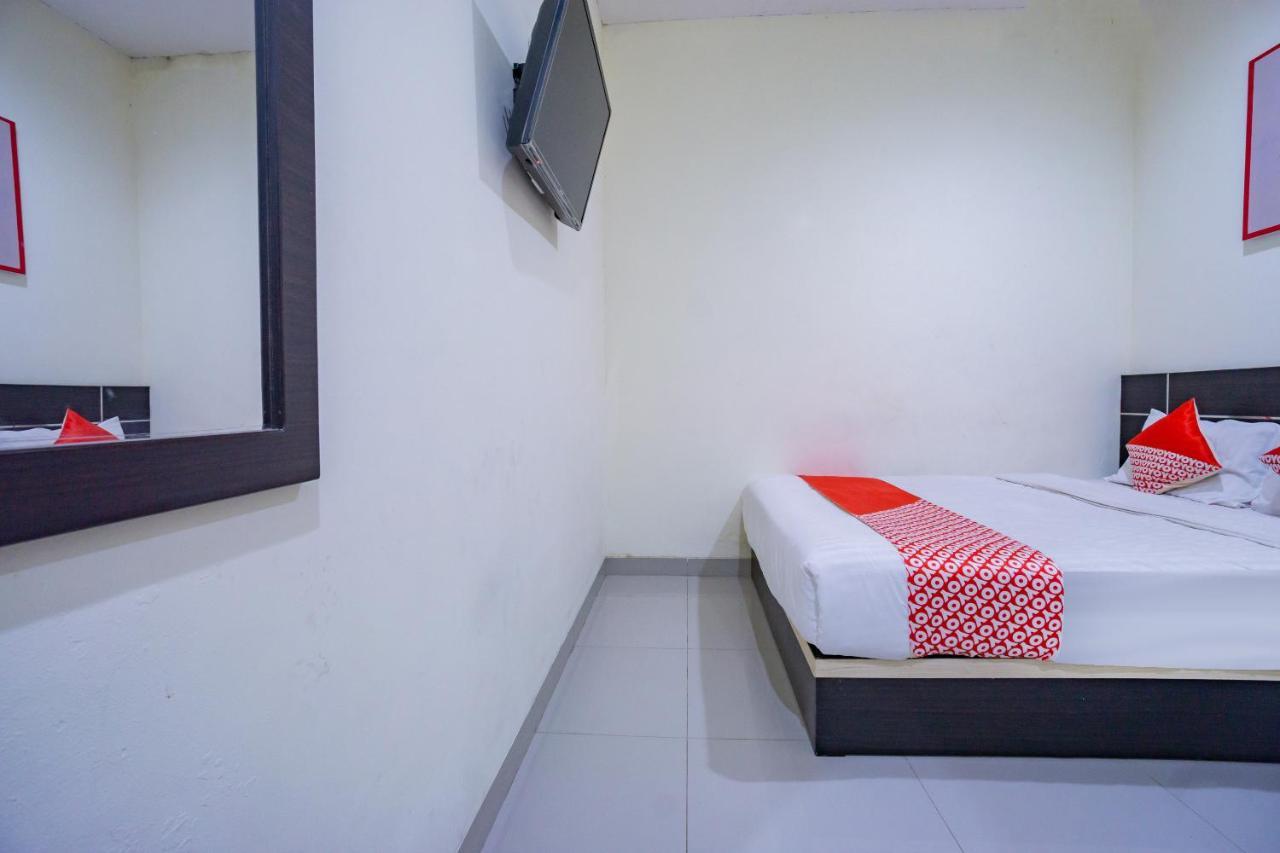 Hotel Oyo 2357 Syariah Grand Raudhah Giacarta Esterno foto