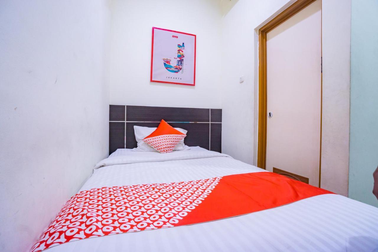 Hotel Oyo 2357 Syariah Grand Raudhah Giacarta Esterno foto