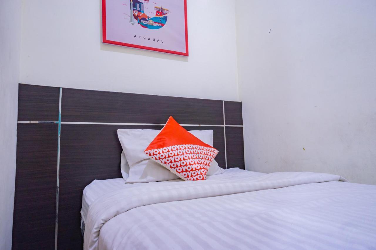 Hotel Oyo 2357 Syariah Grand Raudhah Giacarta Esterno foto