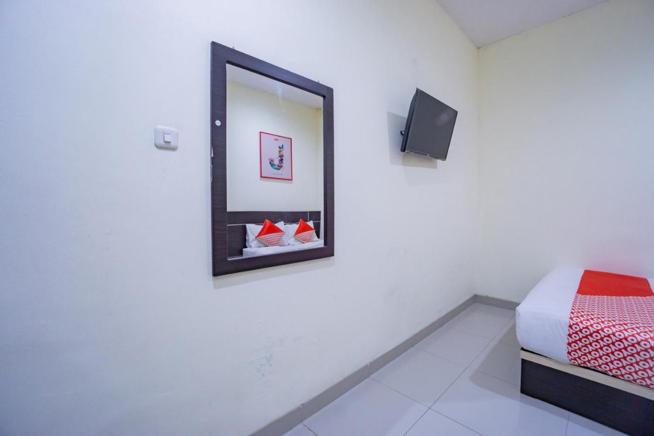 Hotel Oyo 2357 Syariah Grand Raudhah Giacarta Esterno foto
