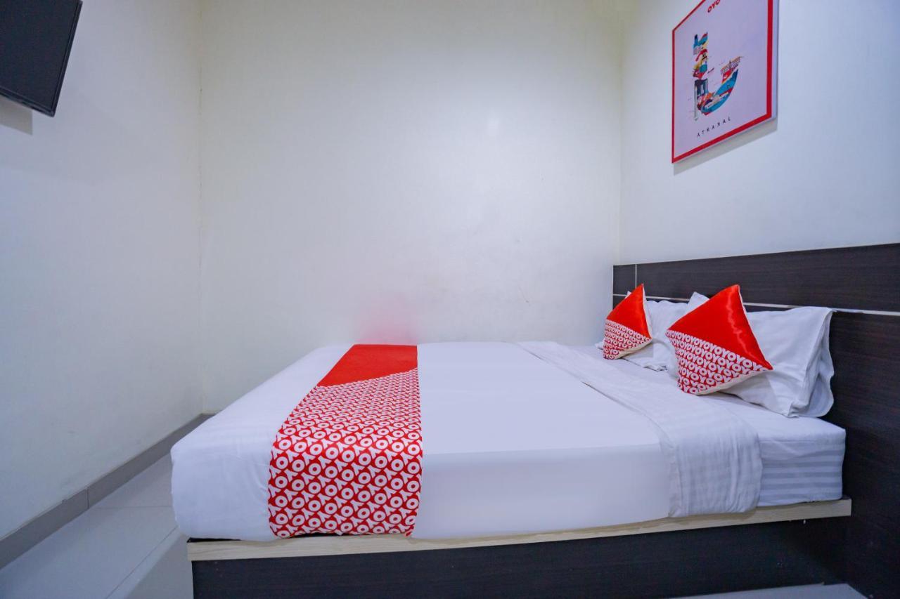 Hotel Oyo 2357 Syariah Grand Raudhah Giacarta Esterno foto