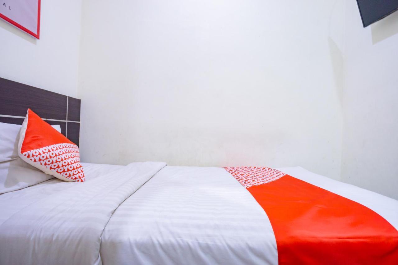 Hotel Oyo 2357 Syariah Grand Raudhah Giacarta Esterno foto