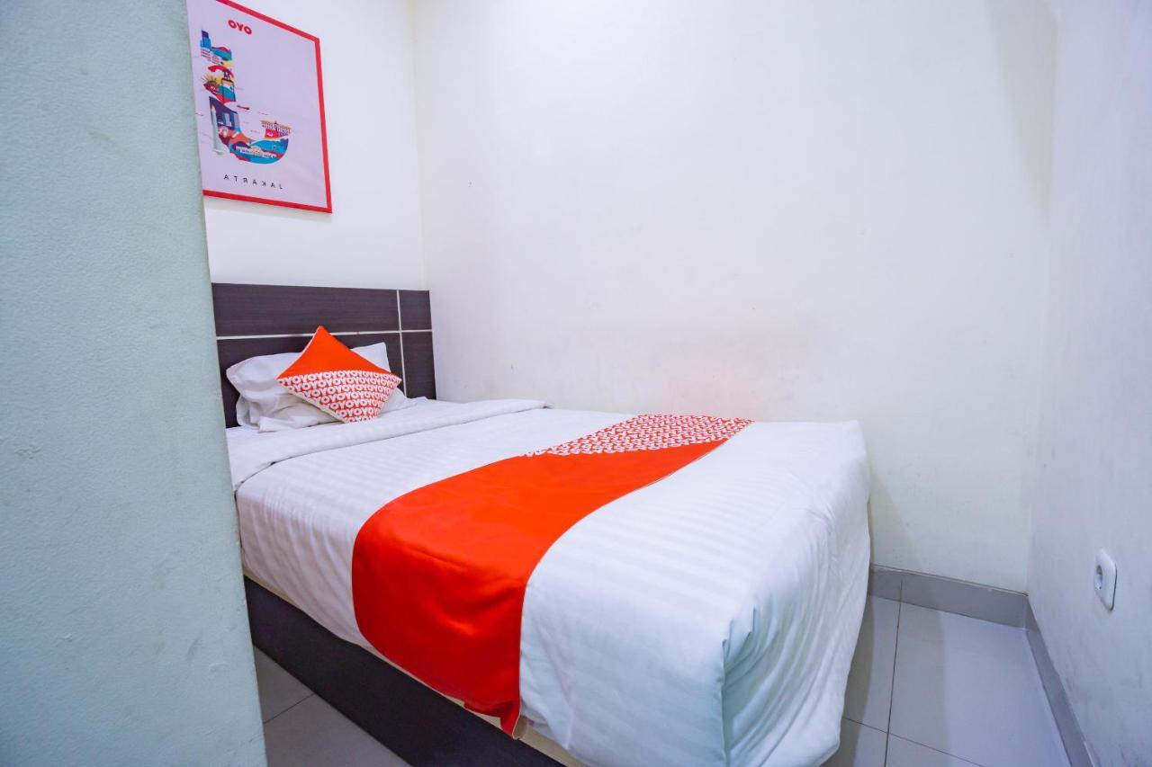 Hotel Oyo 2357 Syariah Grand Raudhah Giacarta Esterno foto