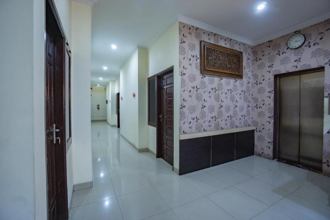 Hotel Oyo 2357 Syariah Grand Raudhah Giacarta Esterno foto