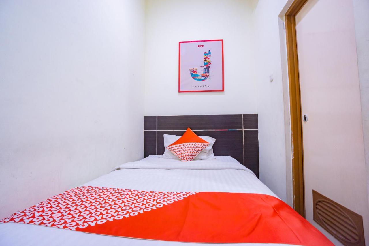 Hotel Oyo 2357 Syariah Grand Raudhah Giacarta Esterno foto