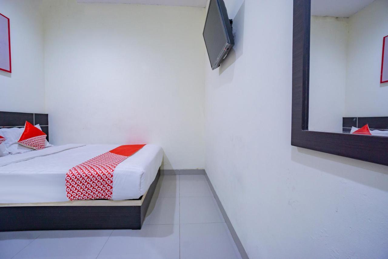 Hotel Oyo 2357 Syariah Grand Raudhah Giacarta Esterno foto