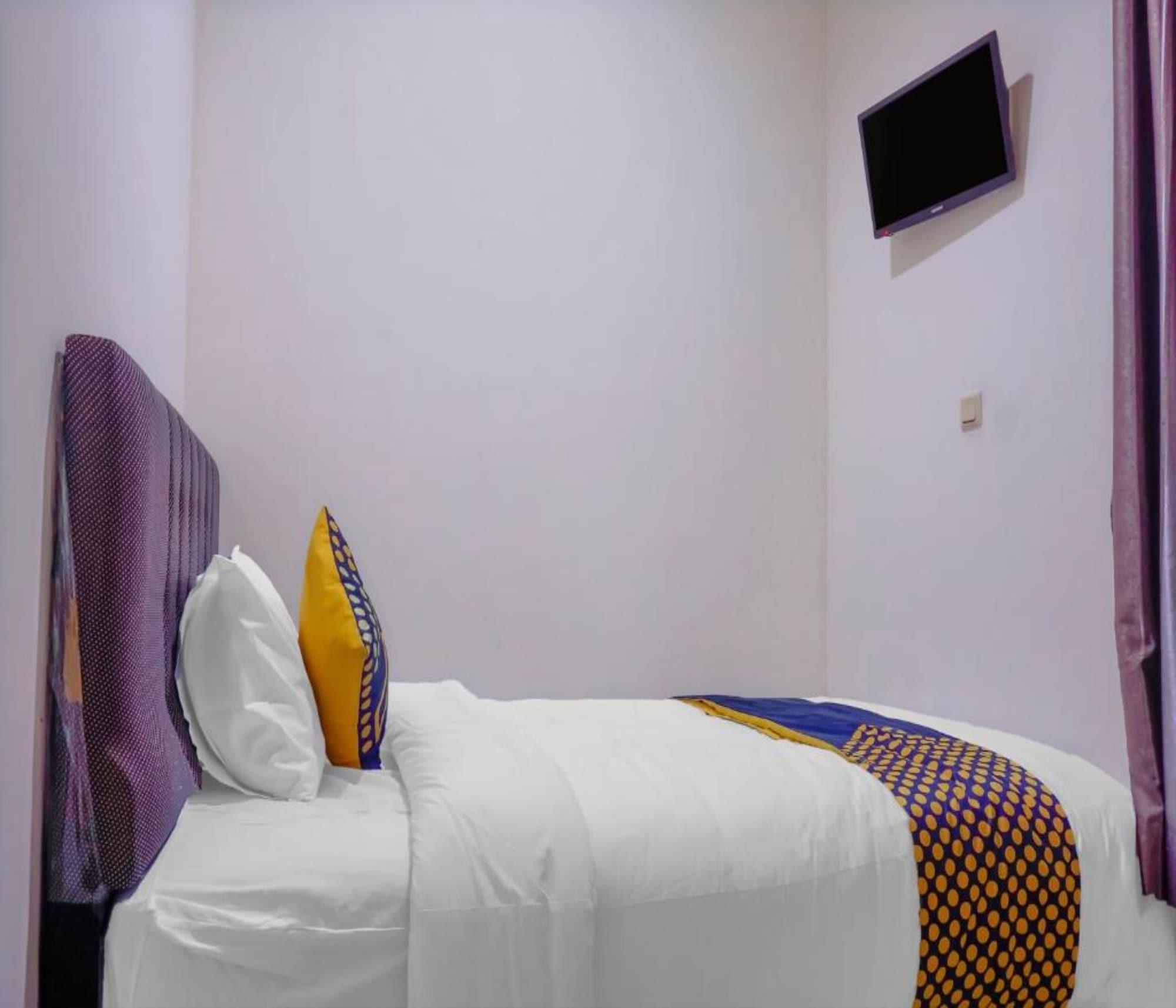 Hotel Oyo 2357 Syariah Grand Raudhah Giacarta Esterno foto