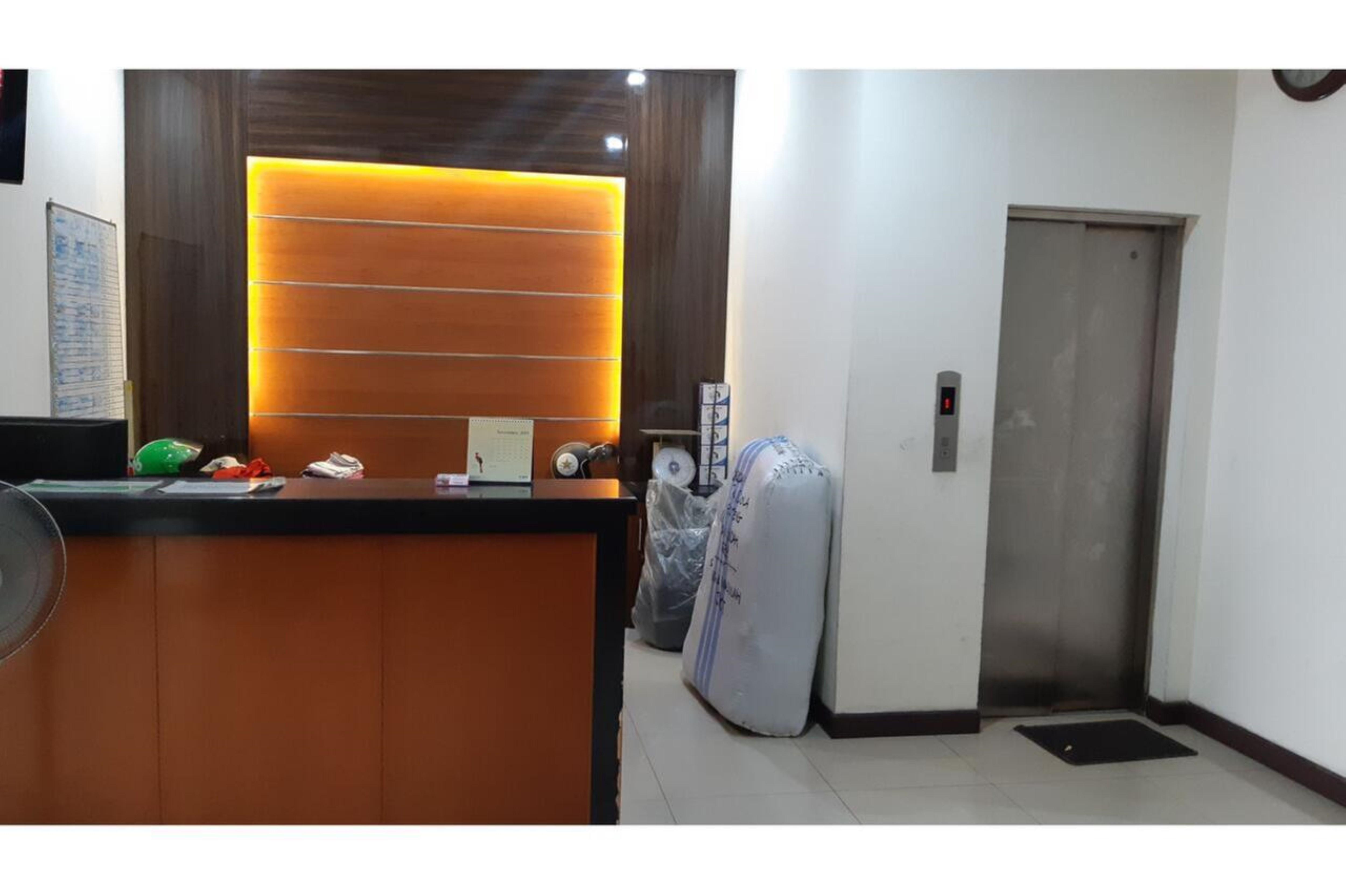 Hotel Oyo 2357 Syariah Grand Raudhah Giacarta Esterno foto