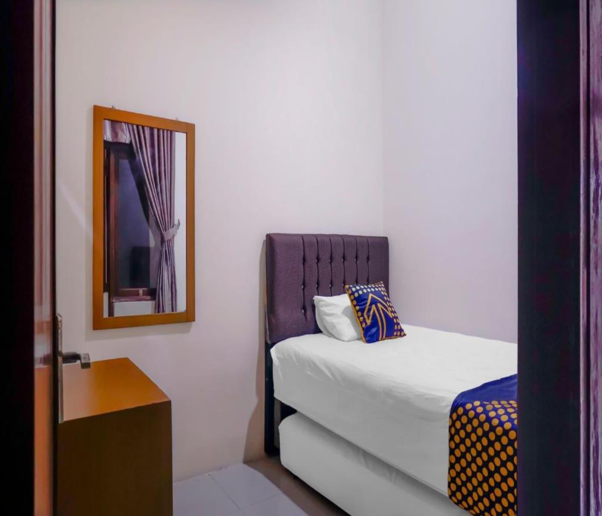 Hotel Oyo 2357 Syariah Grand Raudhah Giacarta Esterno foto