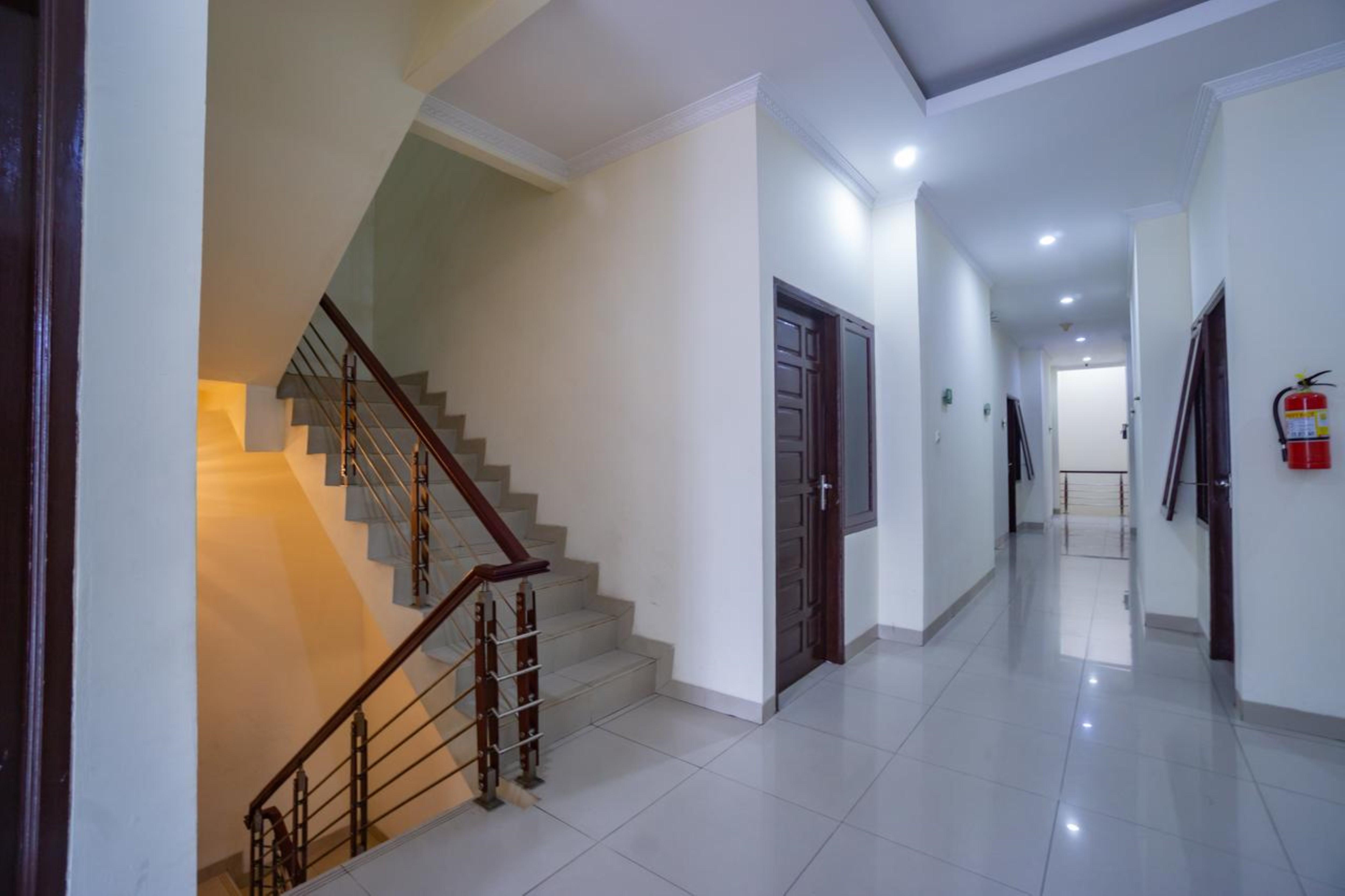 Hotel Oyo 2357 Syariah Grand Raudhah Giacarta Esterno foto