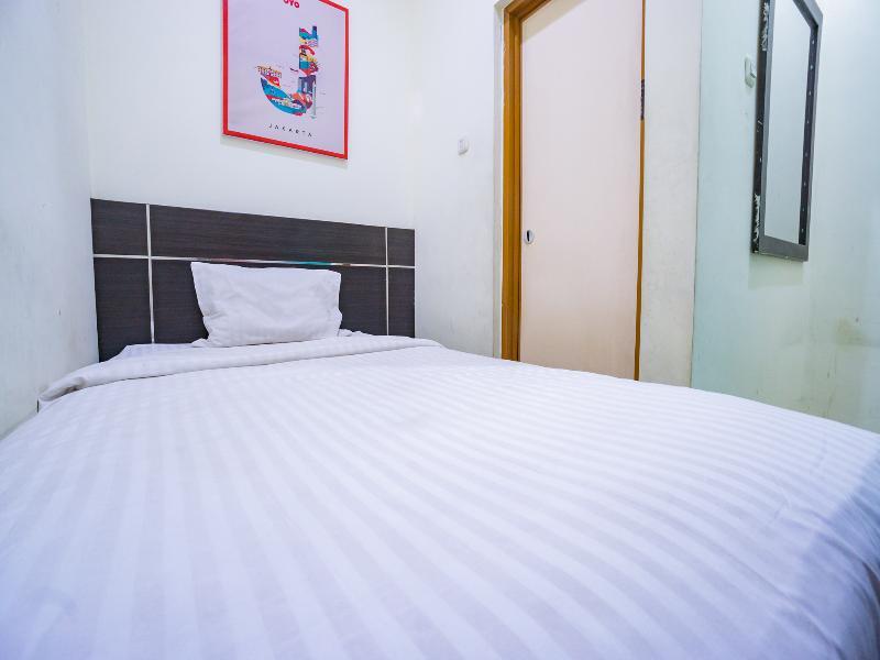 Hotel Oyo 2357 Syariah Grand Raudhah Giacarta Esterno foto