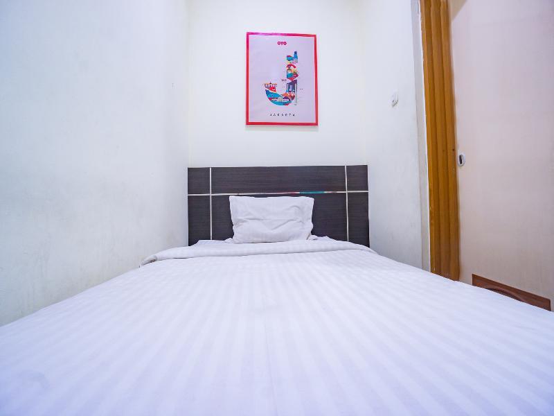 Hotel Oyo 2357 Syariah Grand Raudhah Giacarta Esterno foto